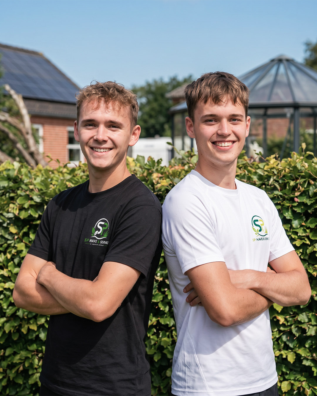 Oliver Holm Sjøberg og Noah Pedersen fra SP Have & Service